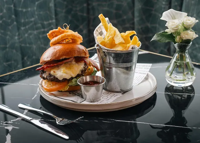 מלון Gleneagle 4*